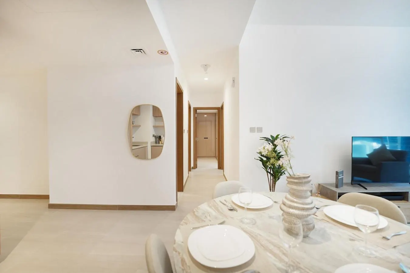 Easygo- Lavish 2Br-Terrace-View-Infinity Pool Apartment Dubai