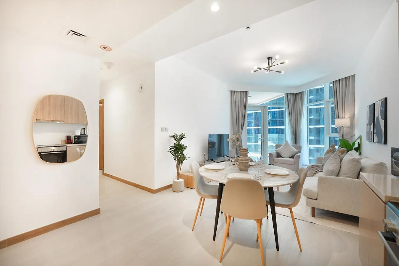 Easygo- Lavish 2Br-Terrace-View-Infinity Pool Apartment Dubai