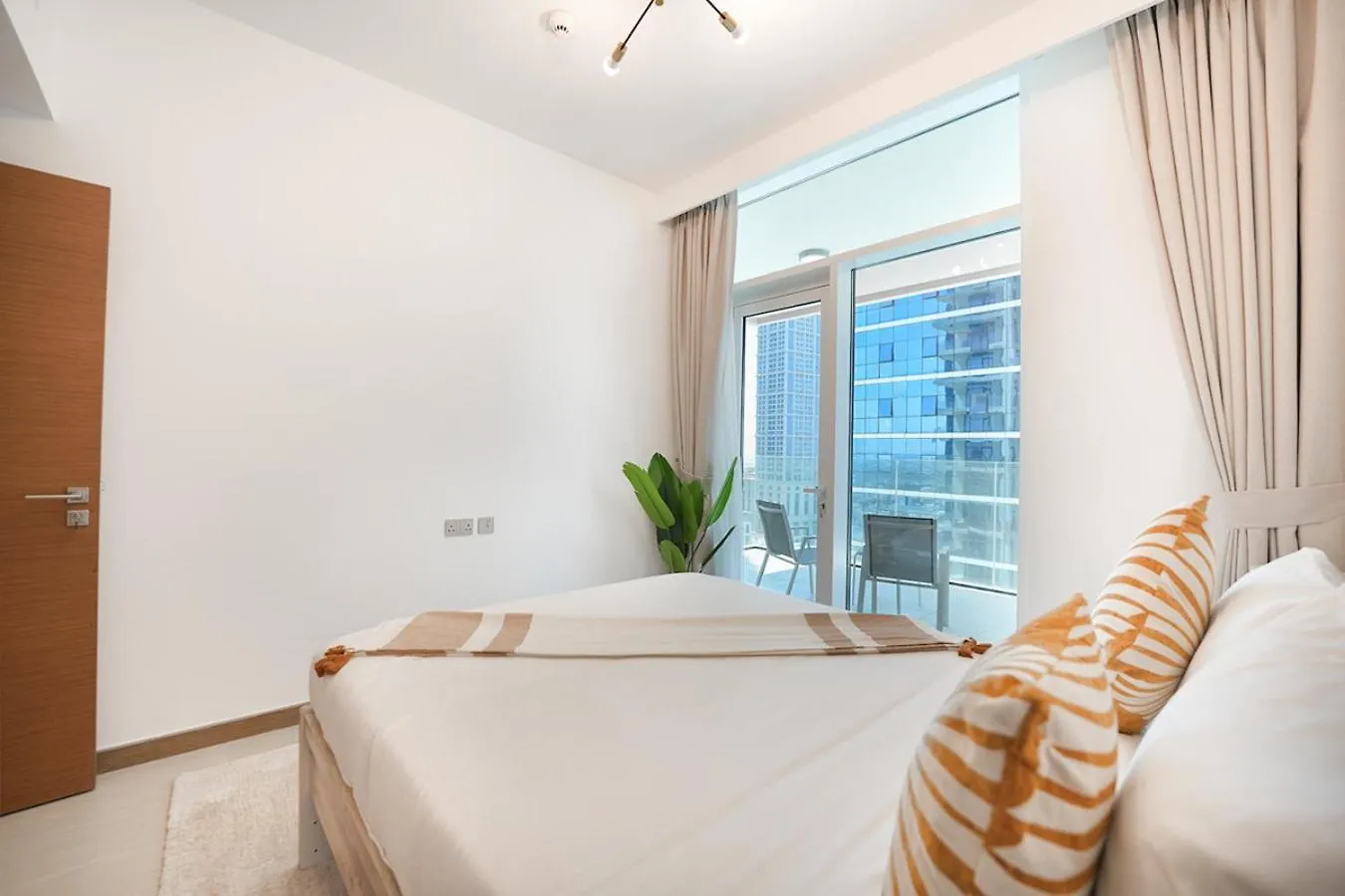Easygo- Lavish 2Br-Terrace-View-Infinity Pool Apartment Dubai 0*,  United Arab Emirates