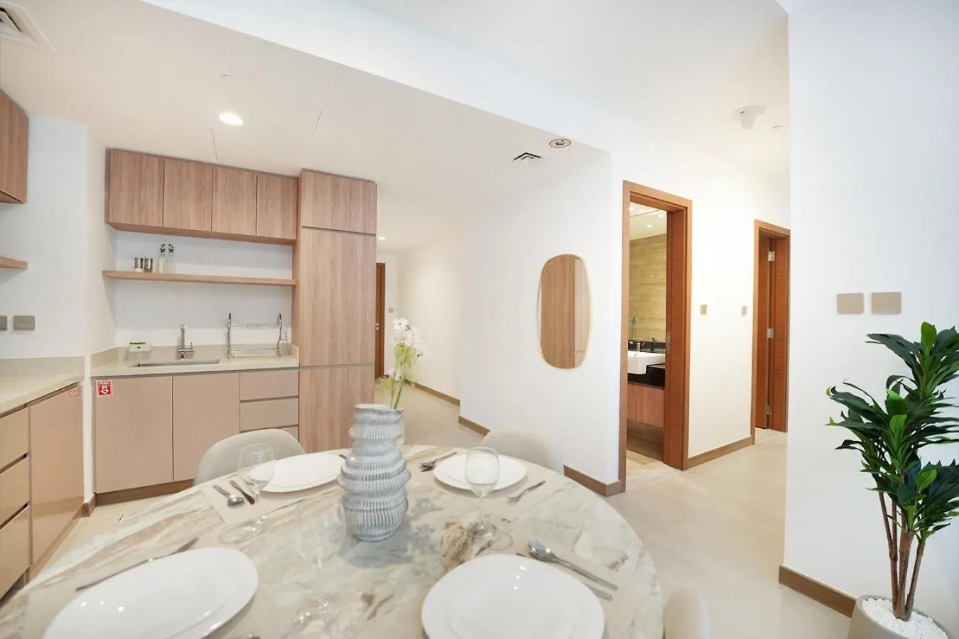 Easygo- Lavish 2Br-Terrace-View-Infinity Pool Apartment Dubai