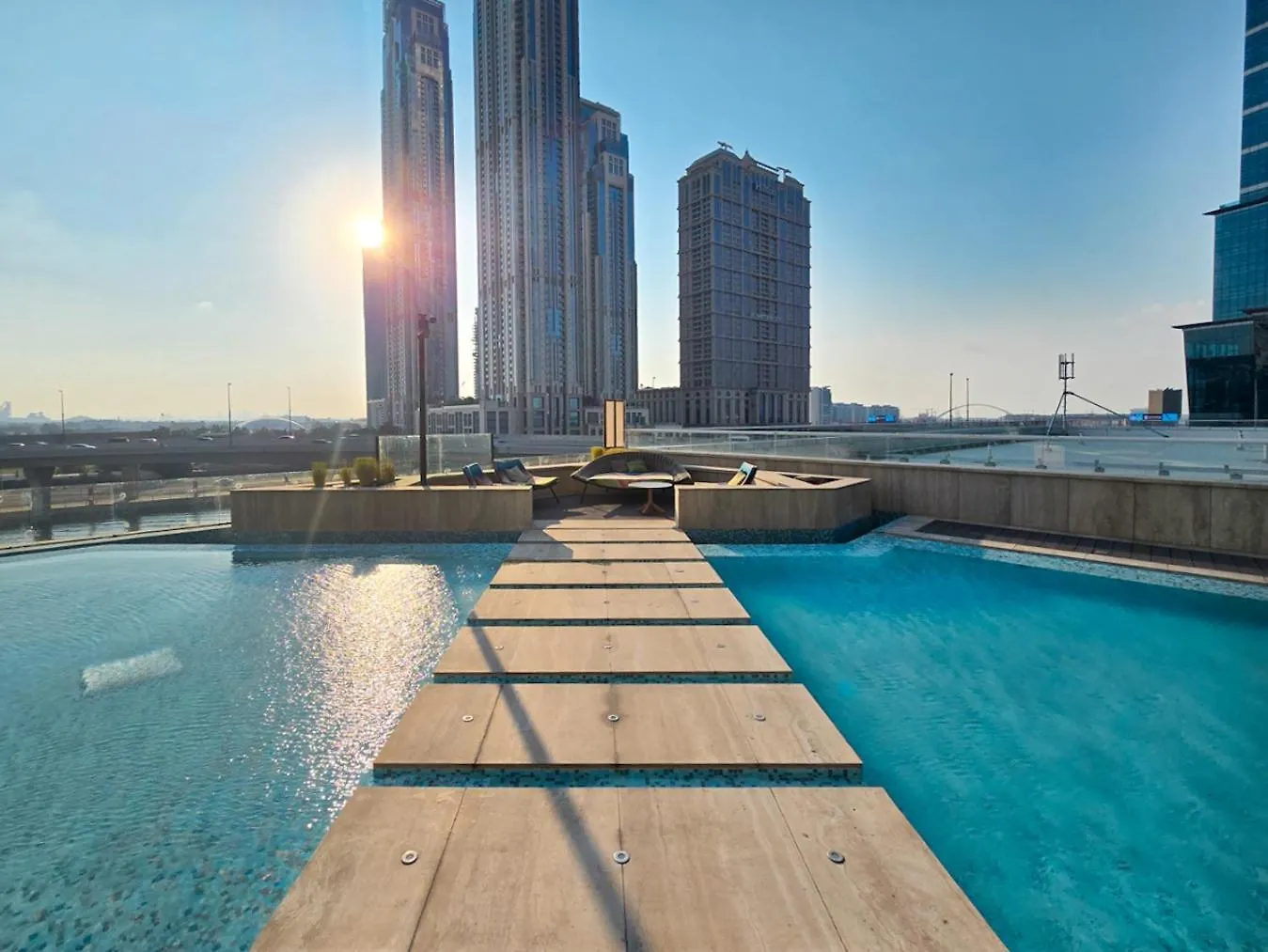 Easygo- Lavish 2Br-Terrace-View-Infinity Pool Apartment Dubai