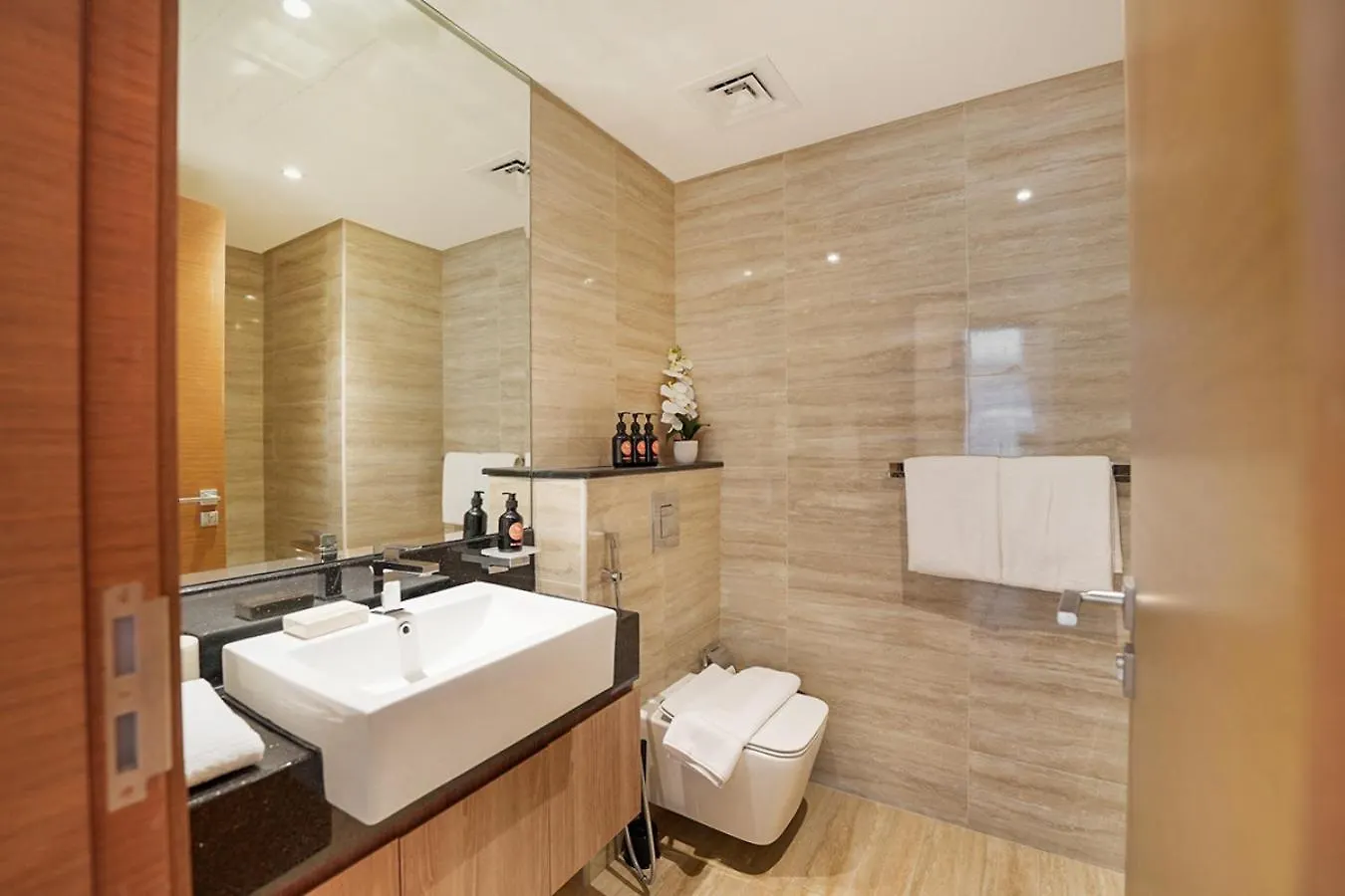 Easygo- Lavish 2Br-Terrace-View-Infinity Pool Apartment Dubai 0*,  United Arab Emirates