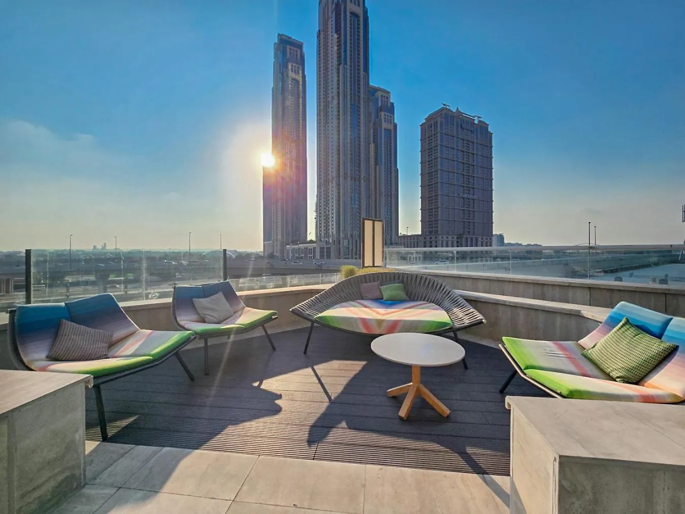Easygo- Lavish 2Br-Terrace-View-Infinity Pool Apartment Dubai