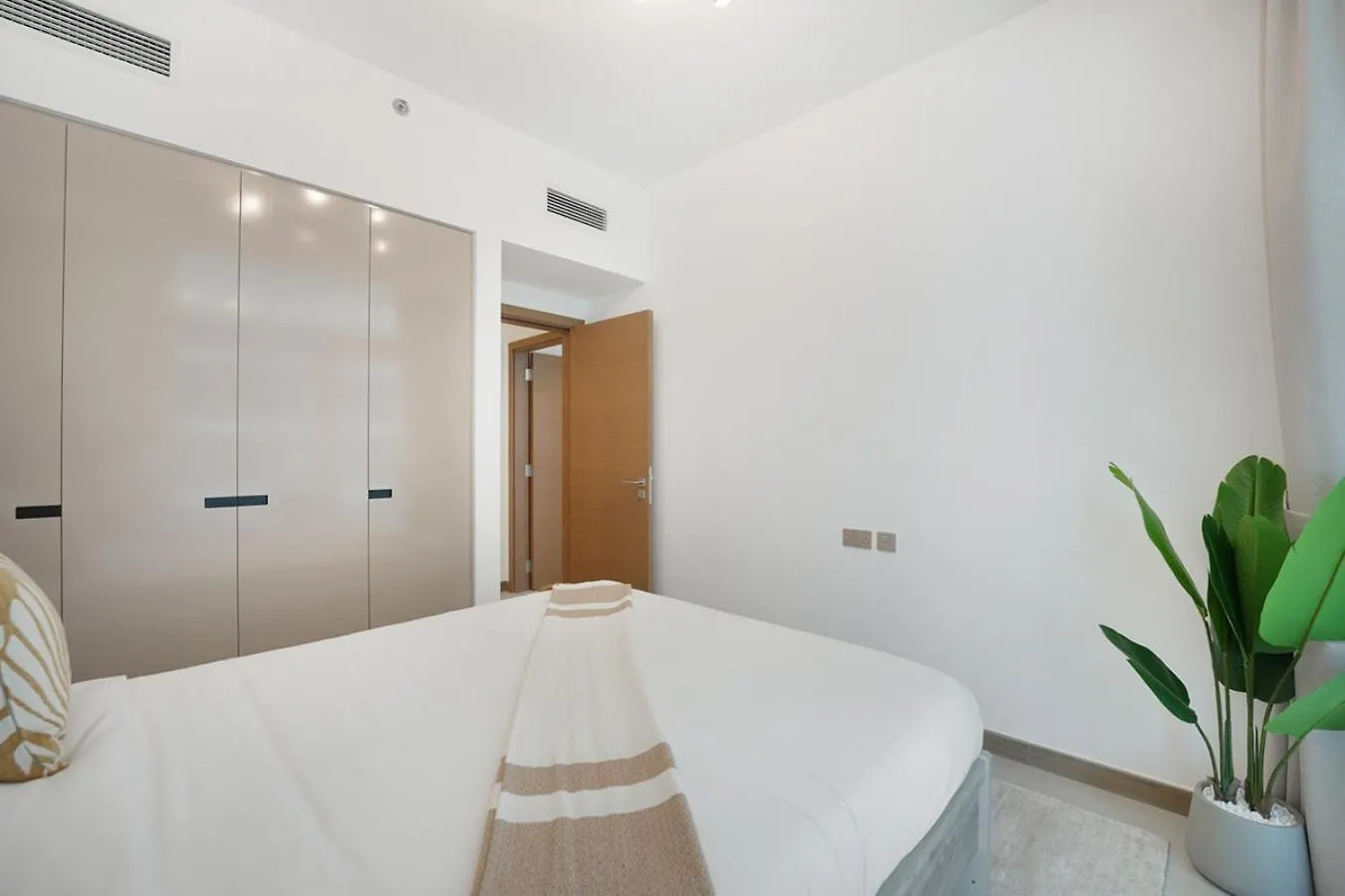 Easygo- Lavish 2Br-Terrace-View-Infinity Pool Apartment Dubai United Arab Emirates