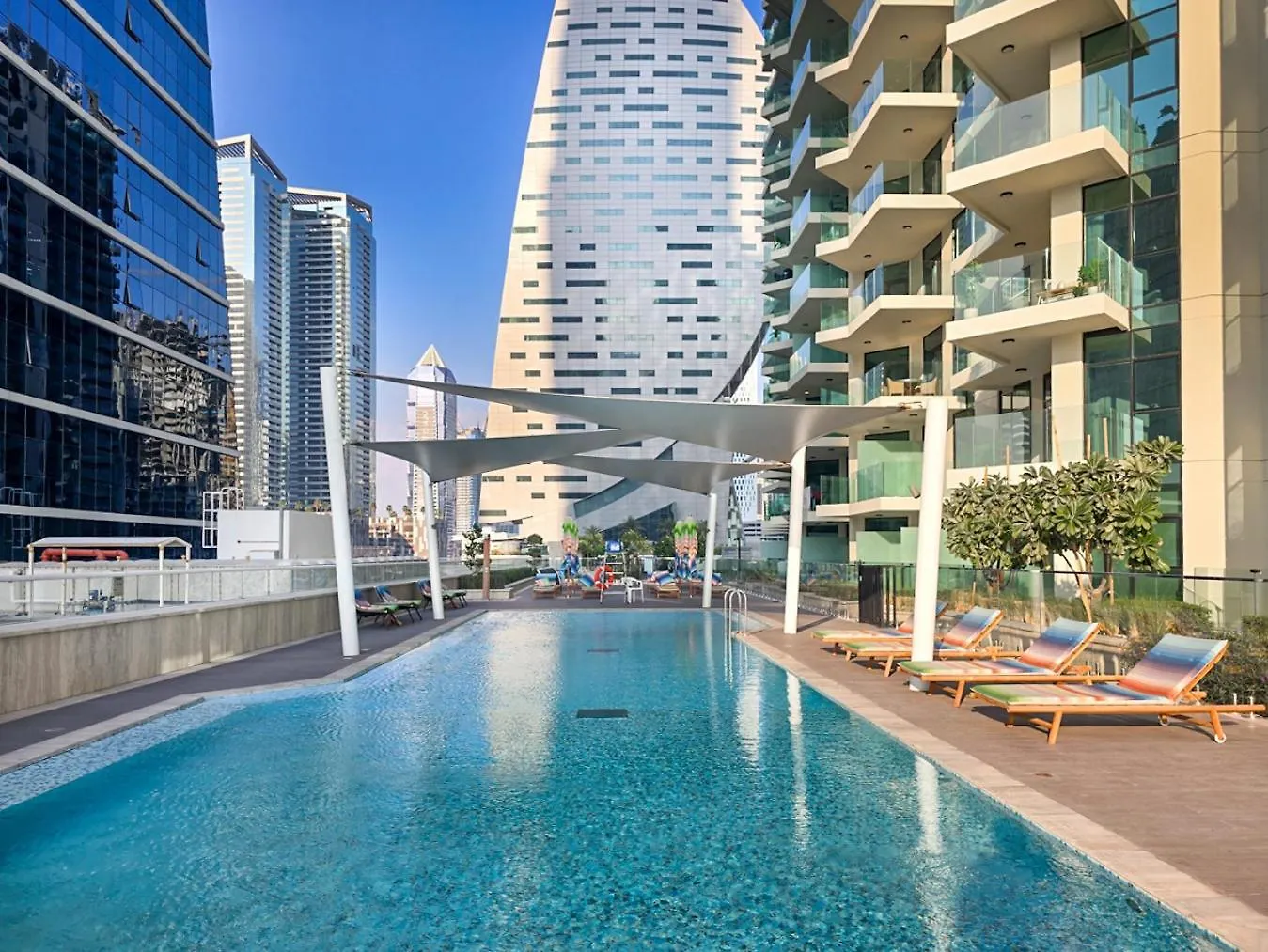 Easygo- Lavish 2Br-Terrace-View-Infinity Pool Apartment Dubai